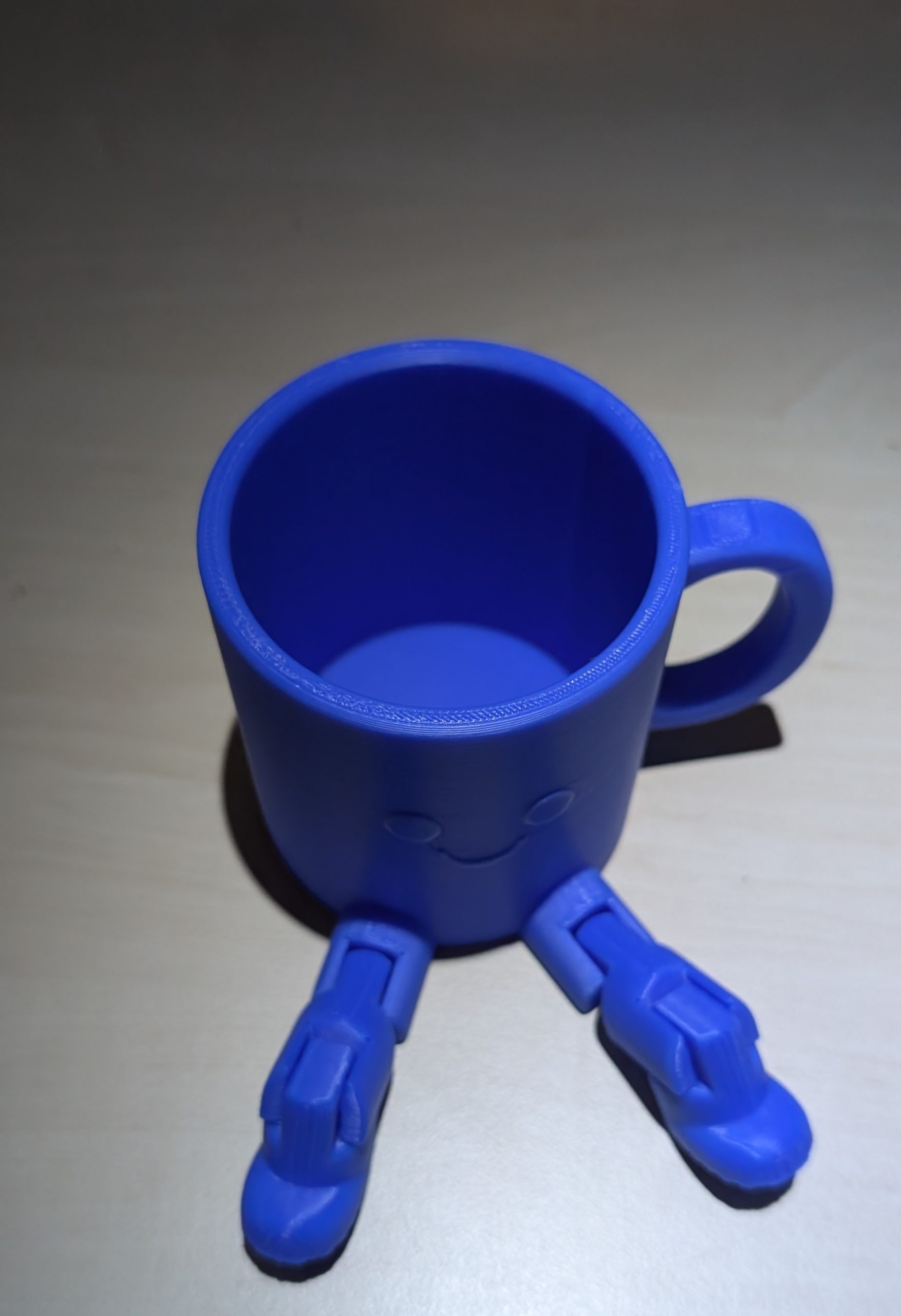 3D-Druck Organizer mit Füßen und Smile-Design – Bild 2