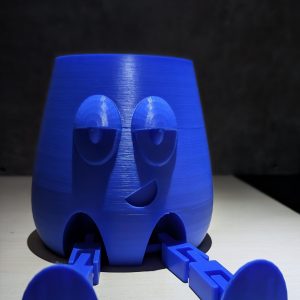 Runder Organizer in Blau mit Gesicht und beweglichen Beinen